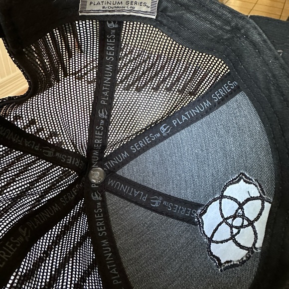 Kendra Scott Ballcap - Picture 3 of 4